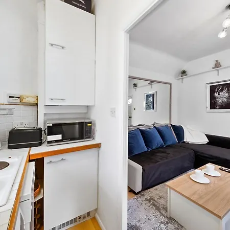 Cosy Private Mews Next To Earls Court St London