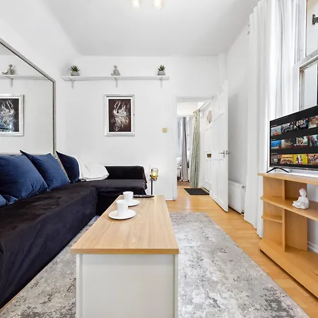 Cosy Private Mews Next To Earls Court St Apartment
