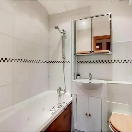 2 Bed Traditional - Trafalgar Square *