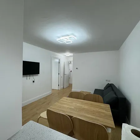 Newly Refurbished 2bd Flat Close To Excel 伦敦