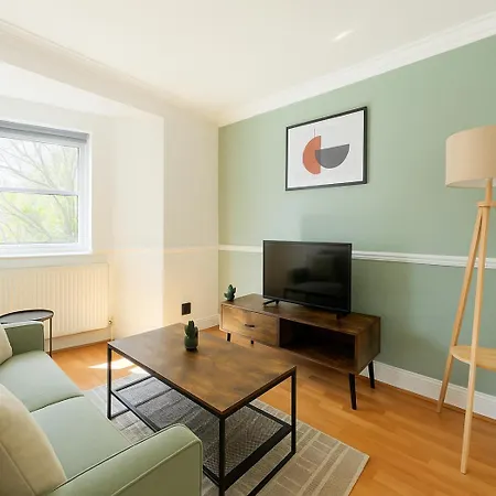 2 Bed In Hammersmith Apartment