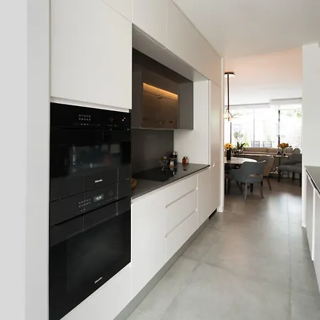 Holiday home Luxury House With A Private Garden And Free Parking