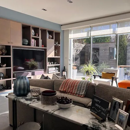 Luxury House With A Private Garden And Free Parking Enfield