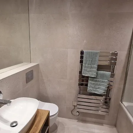 Apartment 2bd South Haven: Garden Serenity Croydon