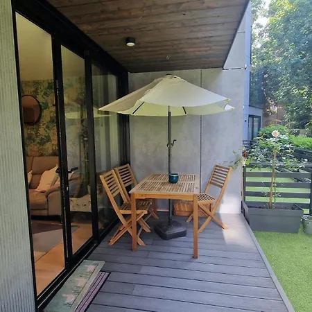 2bd South Haven: Garden Serenity *