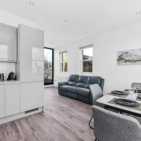 Bright And Airy 2br Flat In
