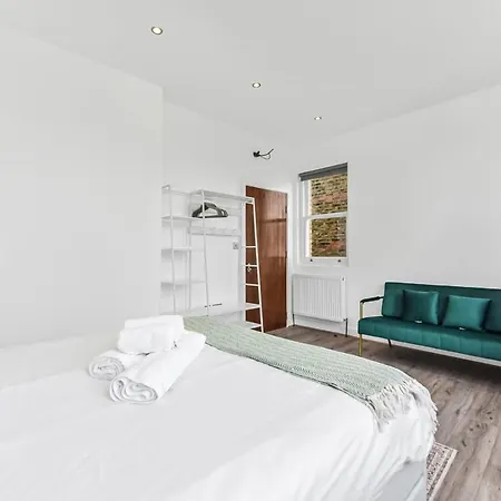 Bright And Airy 2br Flat In * London