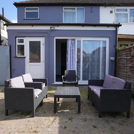 Holiday home Westwick Gardens Retreat - 4 Bedroom House