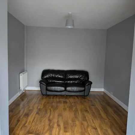 Holiday home Westwick Gardens Retreat - 4 Bedroom House Hounslow
