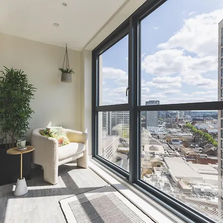 Luxury Breathtaking Views 2 Bedrooms, 2 Bathrooms Apartment Croydon