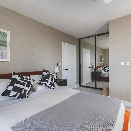 Luxury Breathtaking Views 2 Bedrooms, 2 Bathrooms Apartment *