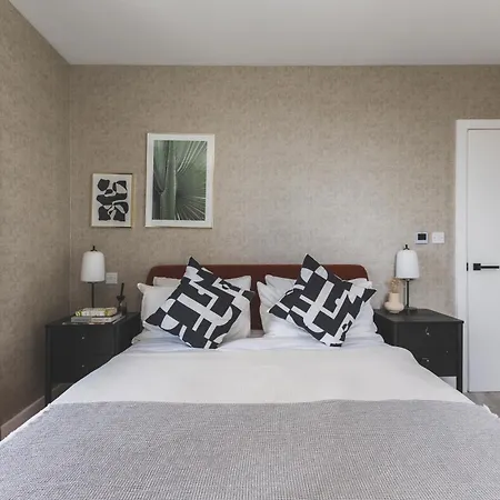 Apartment Luxury Breathtaking Views 2 Bedrooms, 2 Bathrooms Croydon