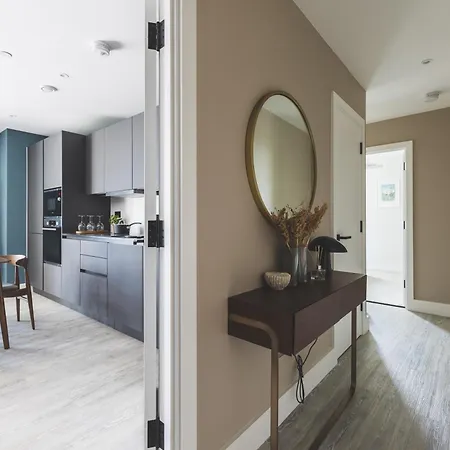 Apartment Luxury Breathtaking Views 2 Bedrooms, 2 Bathrooms Croydon