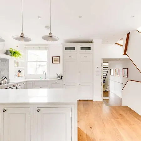 Luxury 3-bed In Apartment London
