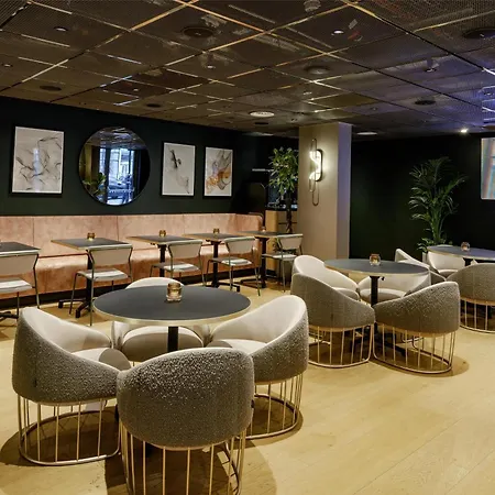 Yotel Hotel 4*