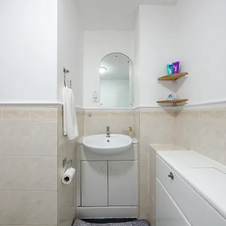 Dockside - 5 Comfy Beds-perfect For Contractors And Families- Free Parking London