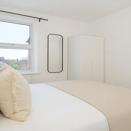 Large Flat In Quiet Area Near Seven Sisters * London