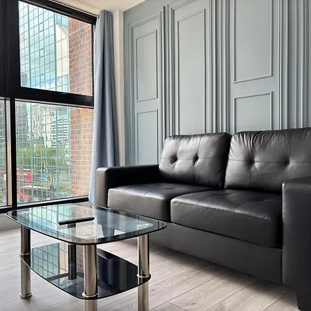 Alhambra House, Modern 2 Bed Flat - F2 Croydon