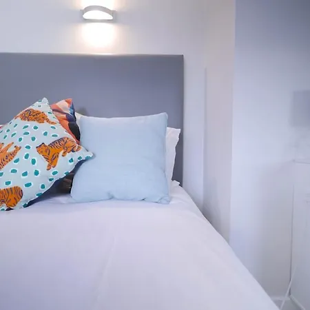 Deluxe Camden Apartment *
