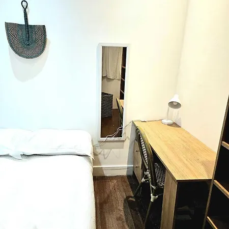 Huge 3 Bedroom Flat @ Brixton St Apartment London