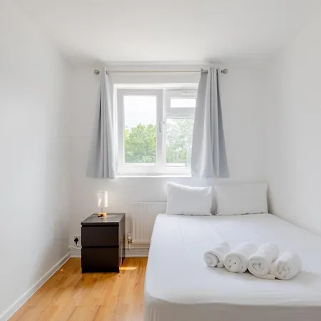 Well-located 3bd Flat With Private Balcony * London