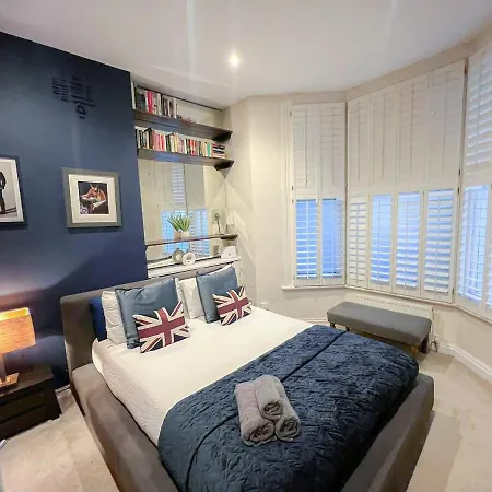 2-bedroom Flat With Private Patio & Firepit In Shepherds Bush Near Hammersmith Apartamento *