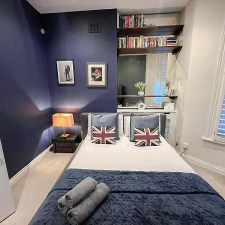 2-bedroom Flat With Private Patio & Firepit In Shepherds Bush Near Hammersmith Londres