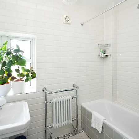 Stylish 3bd - Great Location