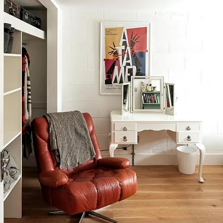 Stylish 3bd - Great Location Apartment