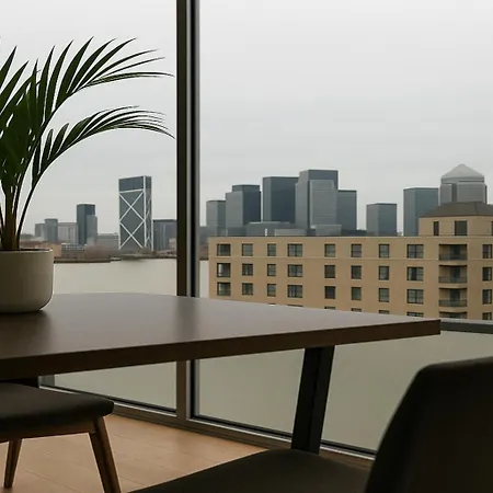 2 Bed Balcony Flat In Greenwich *