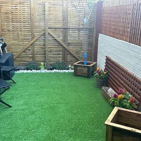 Apartment Cousy Flat With Small Garden In Fantastic Location London