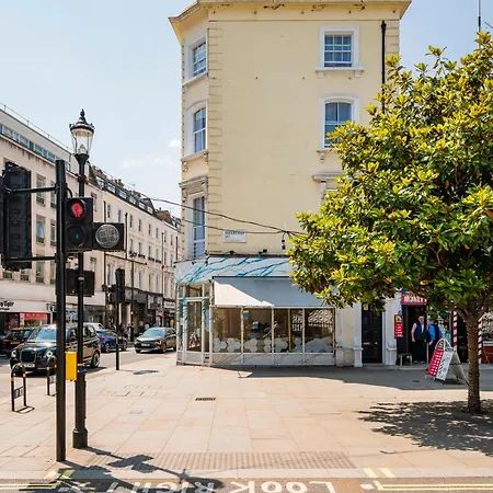 Welcome Notting Hill * London
