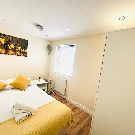Apartment Fancy One Bedroom Flat In Good Location