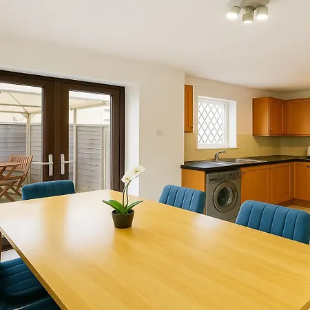 2 Bed With Garden In Fulham *