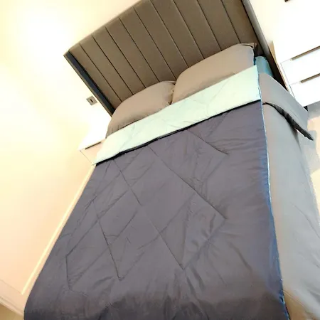 Spacious 1 Bedroom Flat By Westfield Centre London