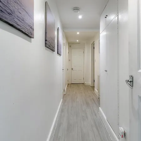 Apartment Luxurious & Spacious 2br Apr In Earls Court!