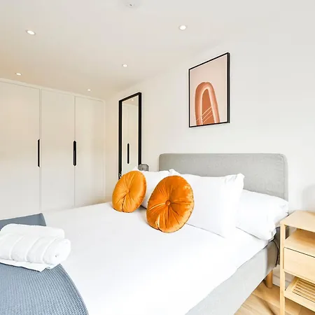 Apartment Stylish 3 Bedroom