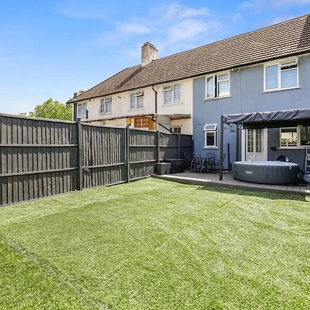 Holiday home Comfy Stylish With Hot Tub Near Tottenham Hotspurs Stadium *