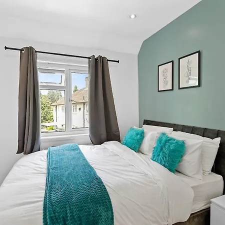 Comfy Stylish With Hot Tub Near Tottenham Hotspurs Stadium *