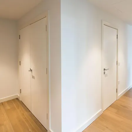 Apartment Beautiful In With Balcony-covent Gardens