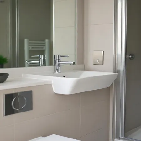 Modern In Colindale * Edgware