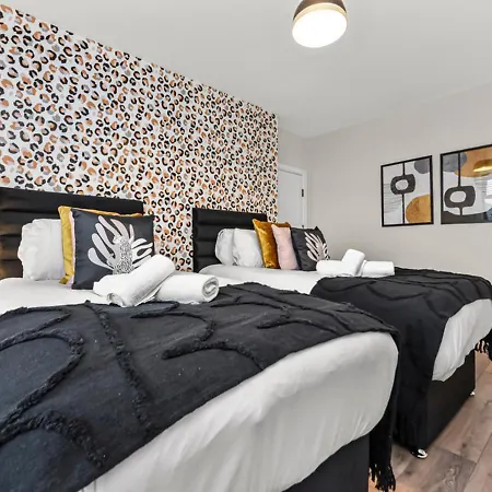 Urban Oasis - Chic 4br Perfect For Big Groups Apartment Harrow