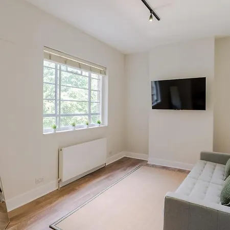 Airy 2-bed Flat In Notting Hill * London