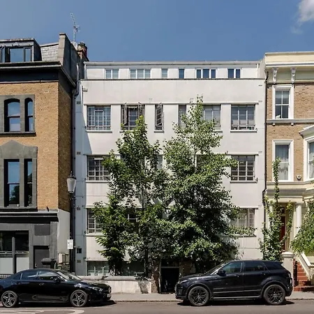 Airy 2-bed Flat In Notting Hill London