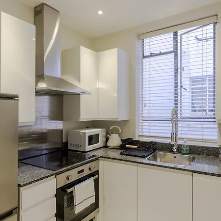 Airy 2-bed Flat In Notting Hill