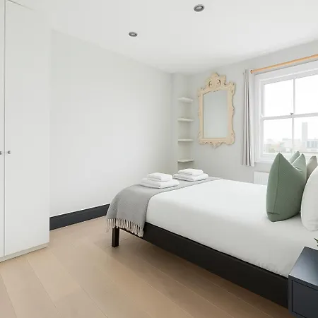 2 Bed Flat Near Portobello Apartment