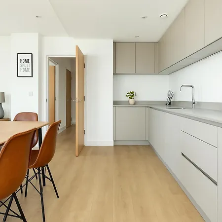2 Bed, 2 Bath Apartment In Bow * Londres