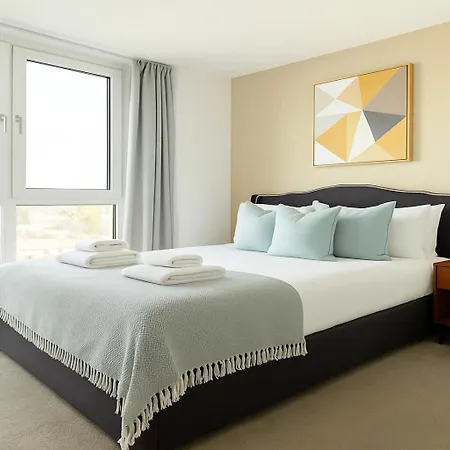 2 Bed, 2 Bath Apartment In Bow Londres