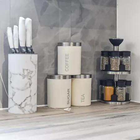 Apartment Cozy & Contemporary 2-br Flat Near Shops & Transit *