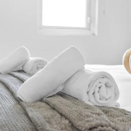 Cozy & Contemporary 2-br Flat Near Shops & Transit